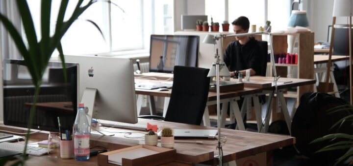 Open-plan office with modern decor and natural lighting, ideal for productivity.